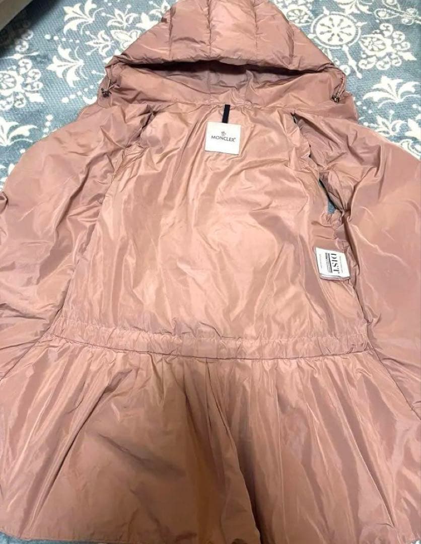 MONCLER フード付きベージュダウンベスト