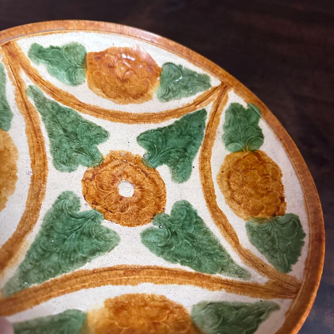 希少 遼三彩 刻花 花卉紋盤 大皿 飾り皿 中国 古美術 古玩 骨董 唐三彩