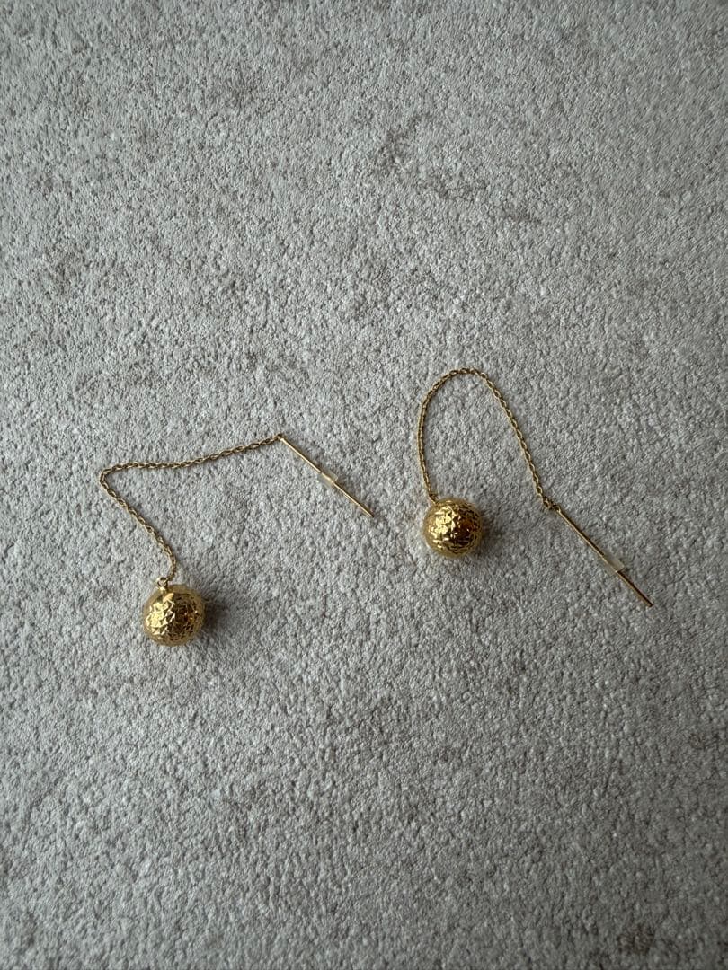 K18製ゴールド ボール型ぶら下がりピアス　総重量約2.3グラム