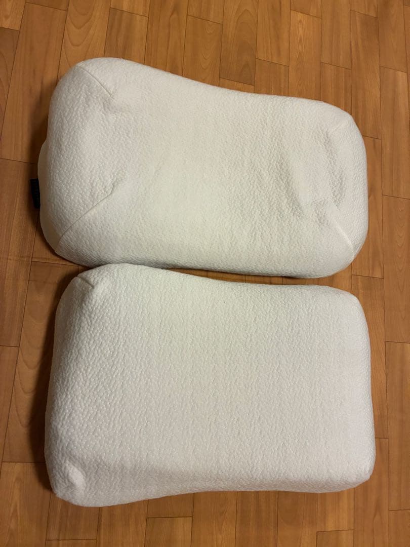 ひつじのいらない枕　人間工学デザイン ホワイト枕 2個セット　中古