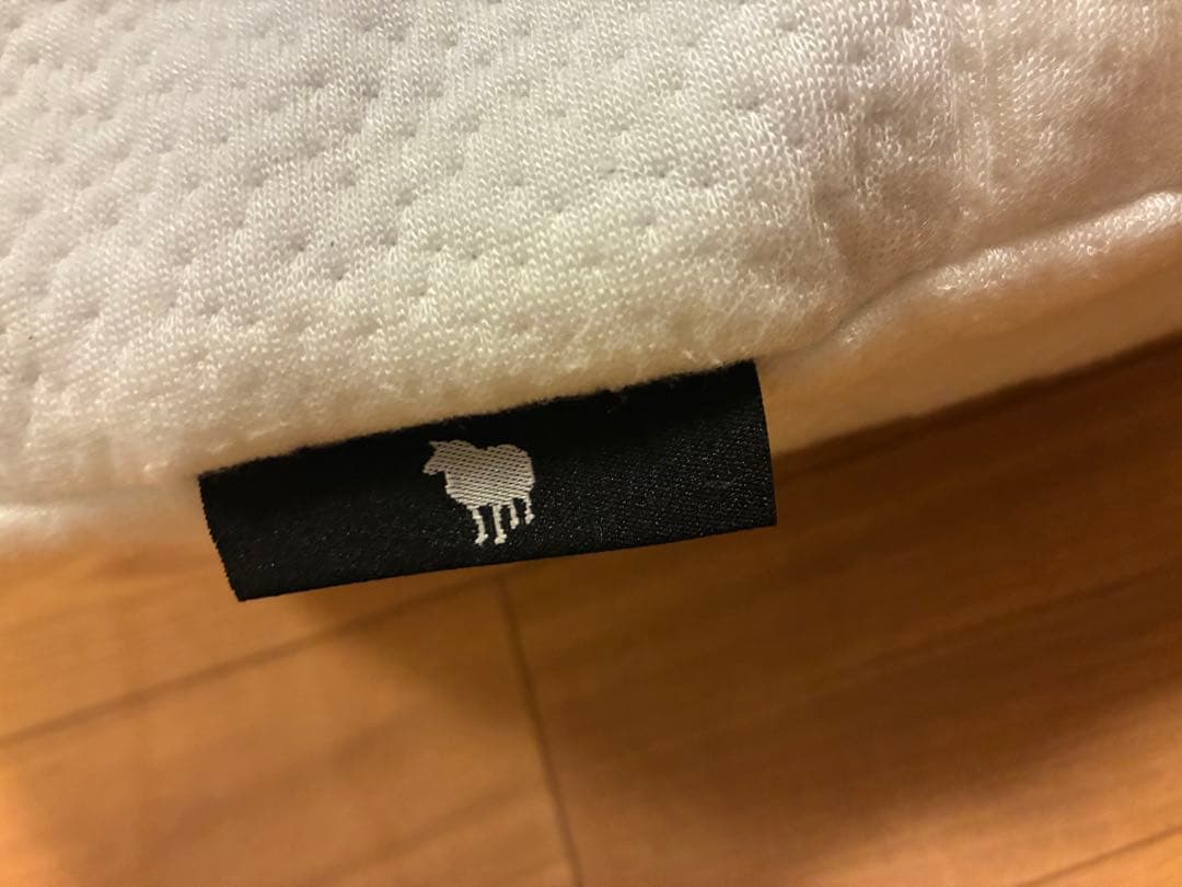 ひつじのいらない枕　人間工学デザイン ホワイト枕 2個セット　中古