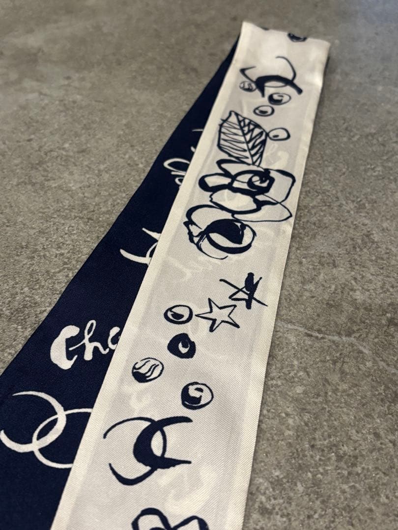 値下げ！CHANELシャネルリボンスカーフヘアバンドネイビーホワイトココマーク