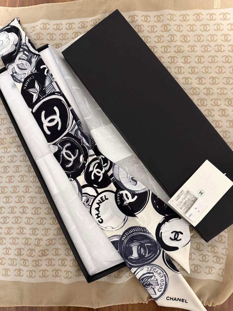 CHANEL シルクバンダナ ロゴプリント新品未使用