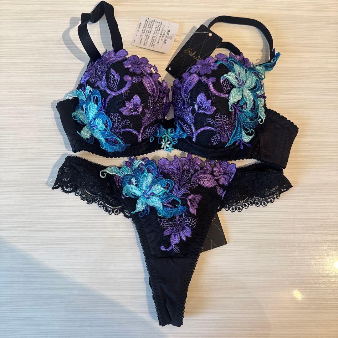 Salut ブラジャーショーツセット D65/M 53グループ