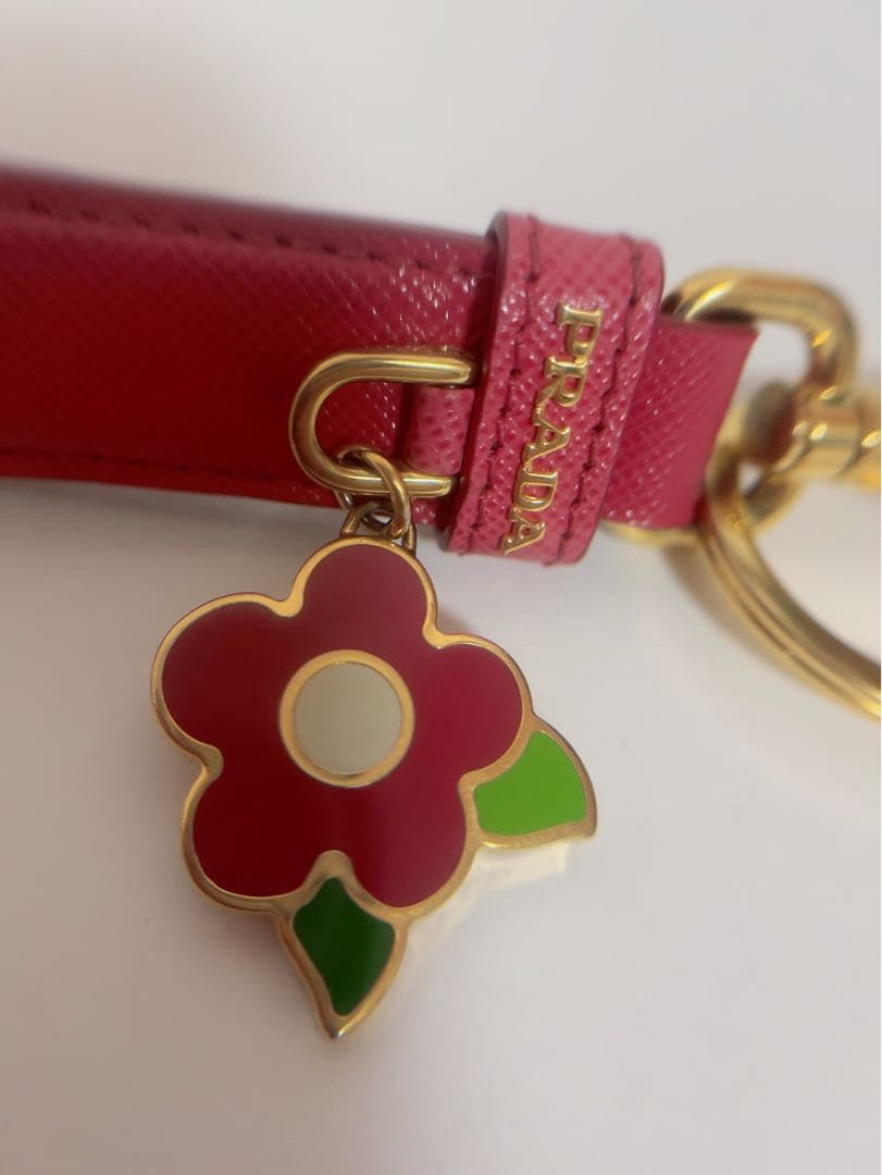 プラダ　PRADA キーホルダー　キーリング　フラワーモチーフ　ピンク