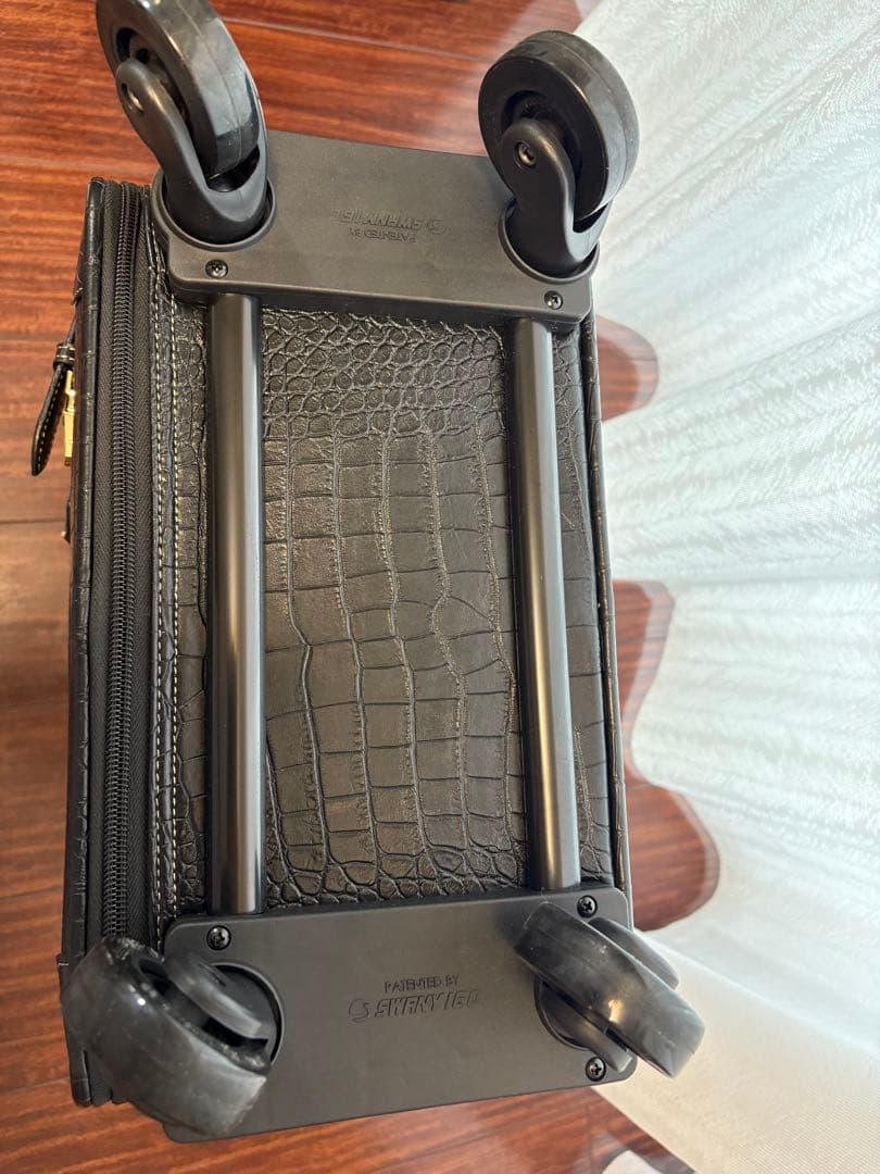 【美品】スワニー SWANY キャリーケース　クロコダイル型押し キャリーバッグ