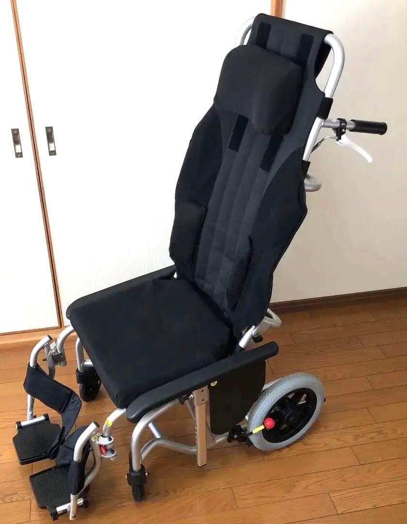 【最終値下げ!12/28までの出品】多機能&リクライニング付車椅子　emigo2