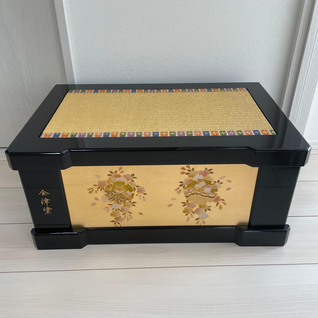 雛人形　親王飾り　収納箱　黒色木製　雛人形飾り台のみ　金色装飾