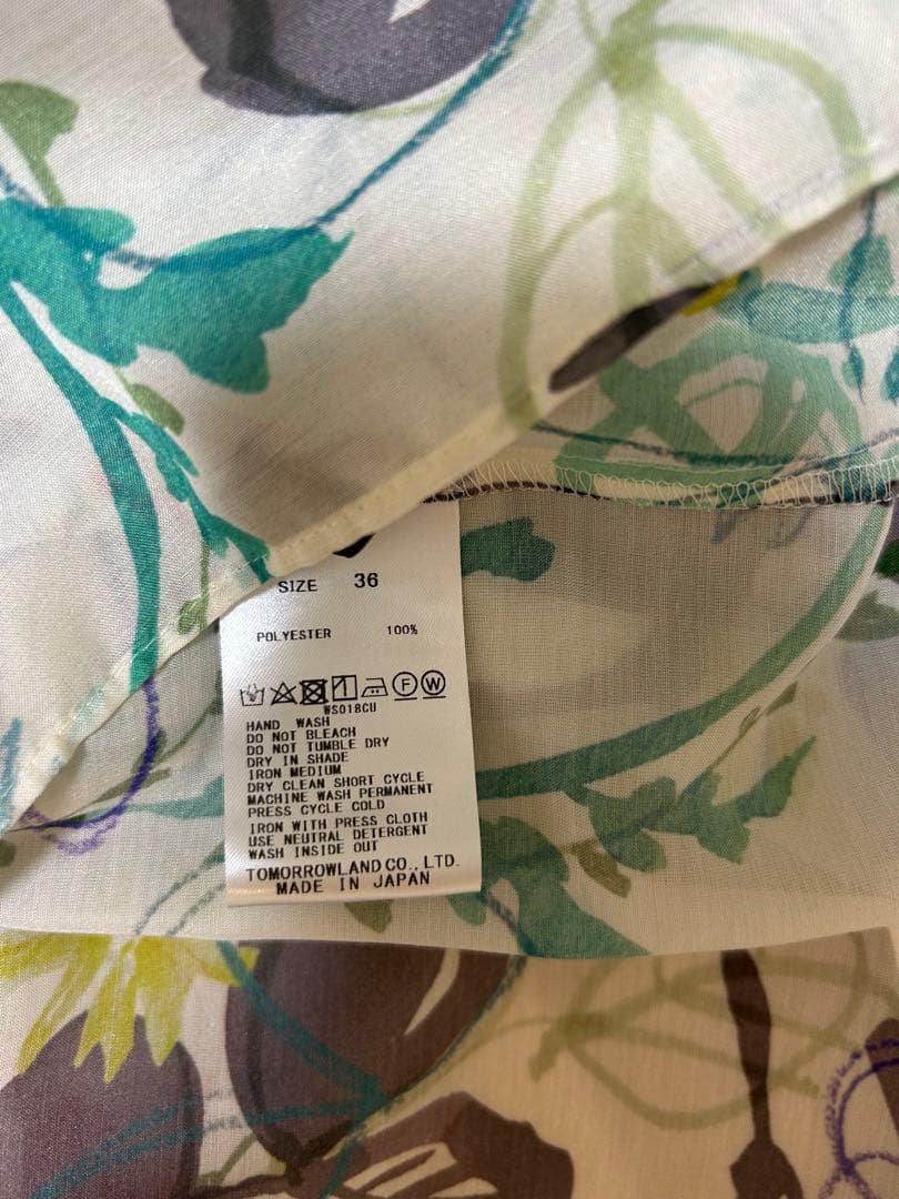 【新品タグ付き】トゥモローランドクーピーフラワープリントボウタイブラウス