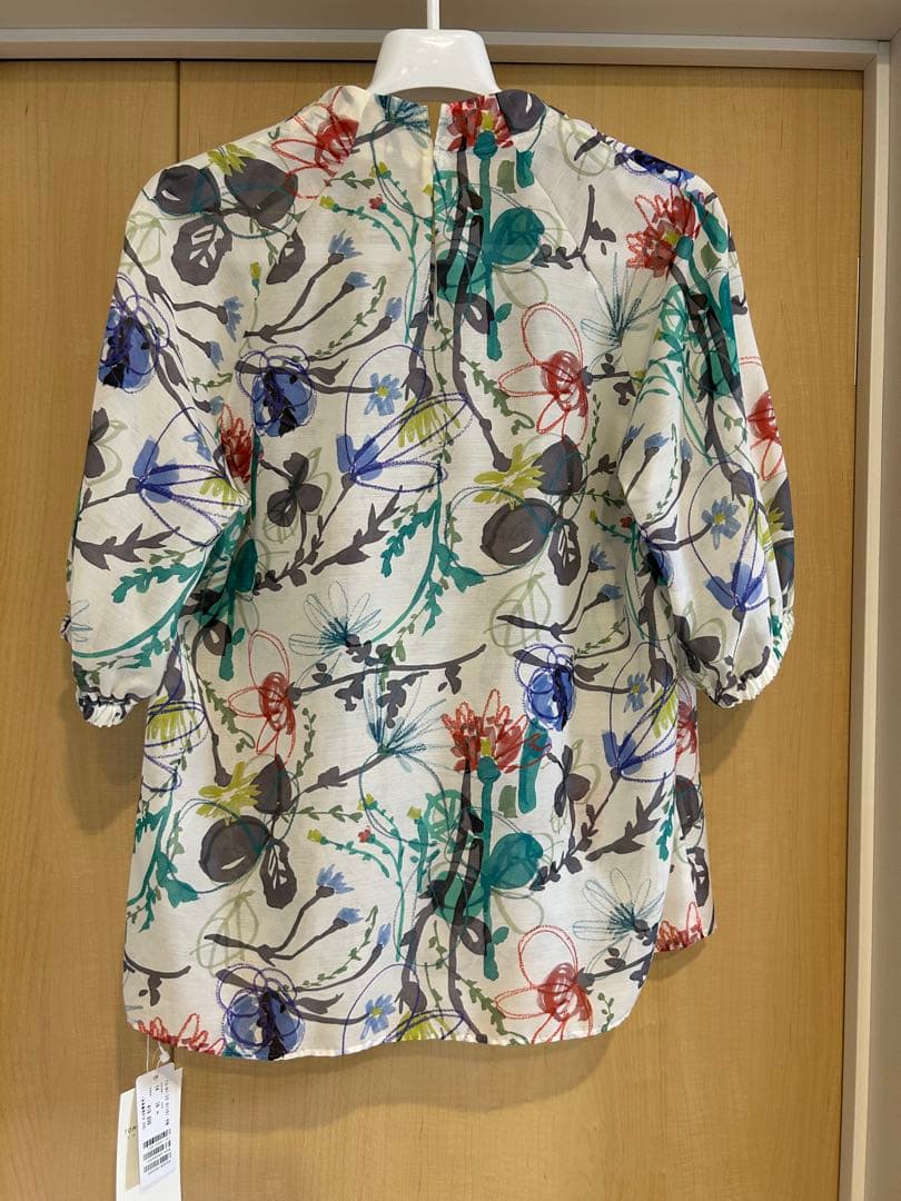 【新品タグ付き】トゥモローランドクーピーフラワープリントボウタイブラウス