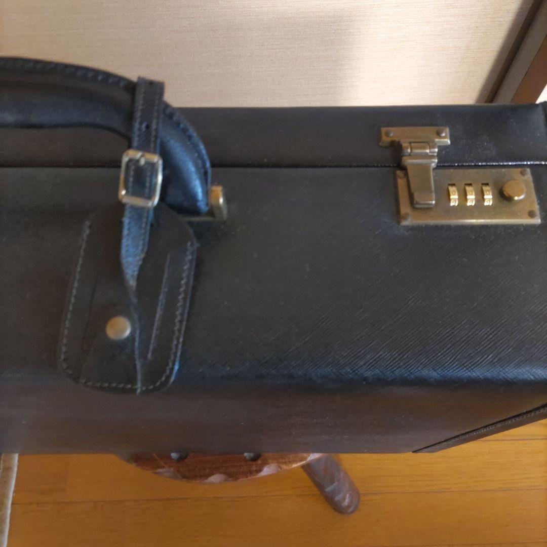 はちどりプラダ黒のビジネストランク