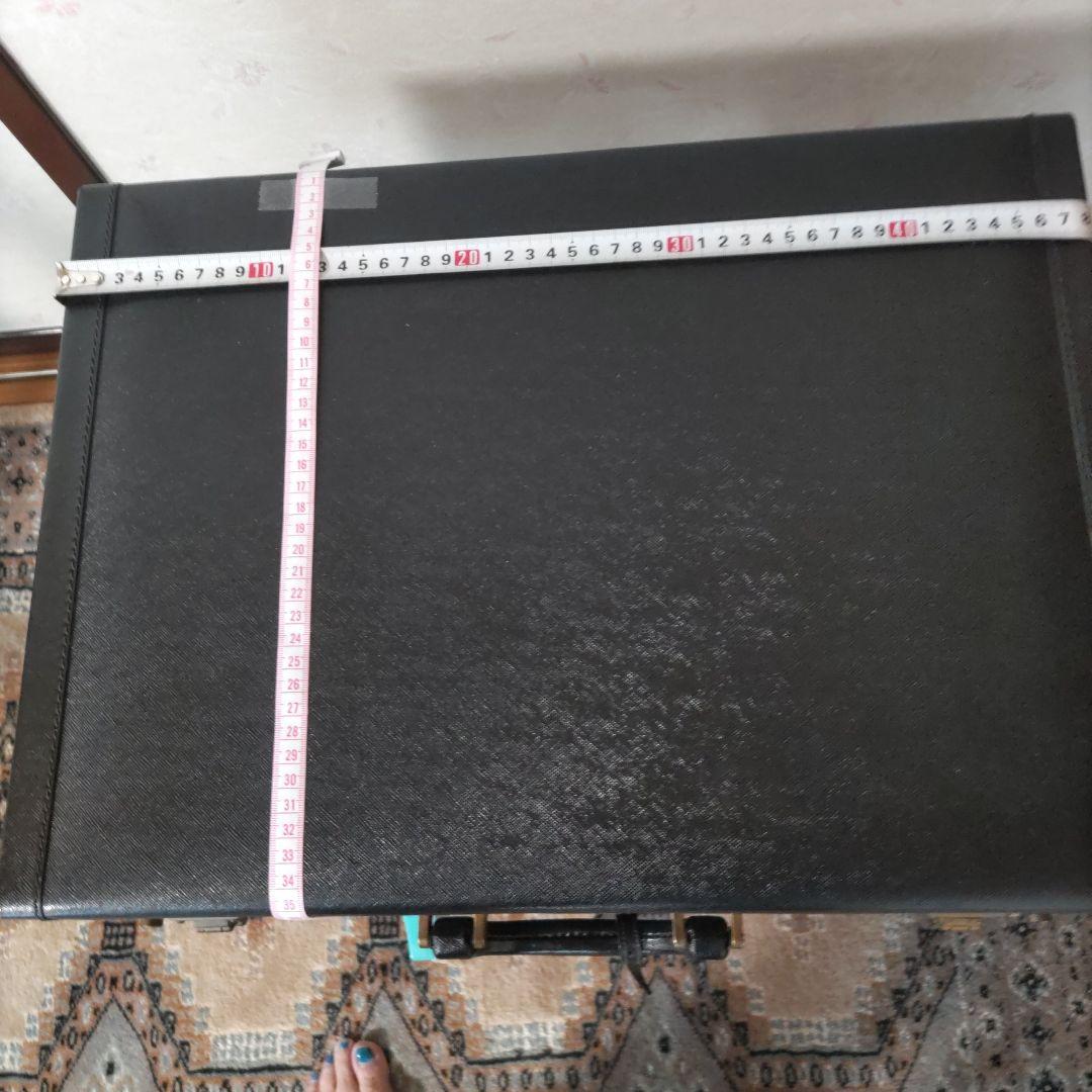 はちどりプラダ黒のビジネストランク