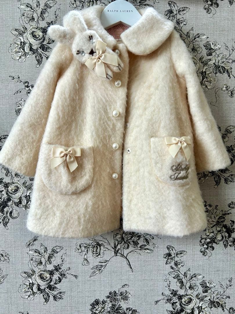 シャーリーテンプル　白うさぎブローチ付きコート100（95〜105）美品