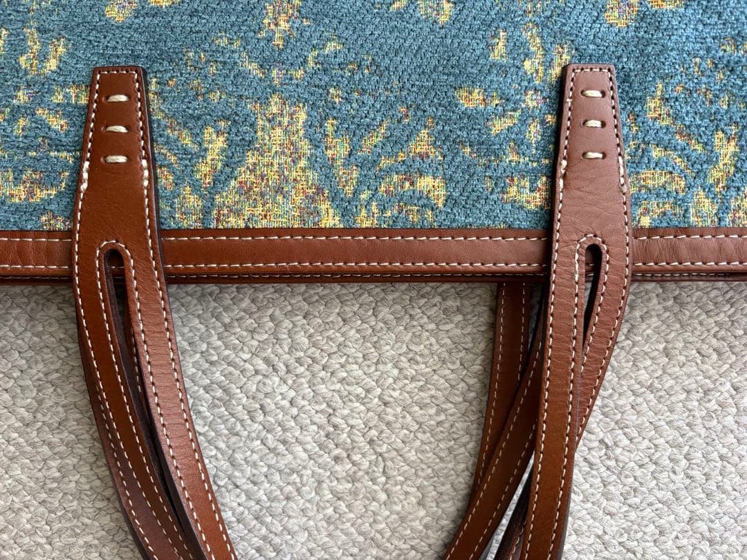 A VACATION アバケーションTANKトートバッグ　くすみブルーバロック柄