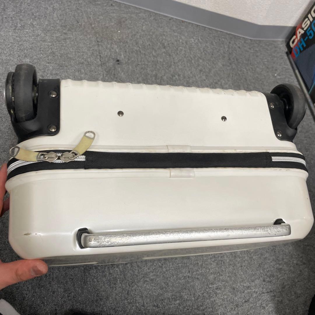 イノベーター innovator キャリーケース 機内持ち込み ホワイト