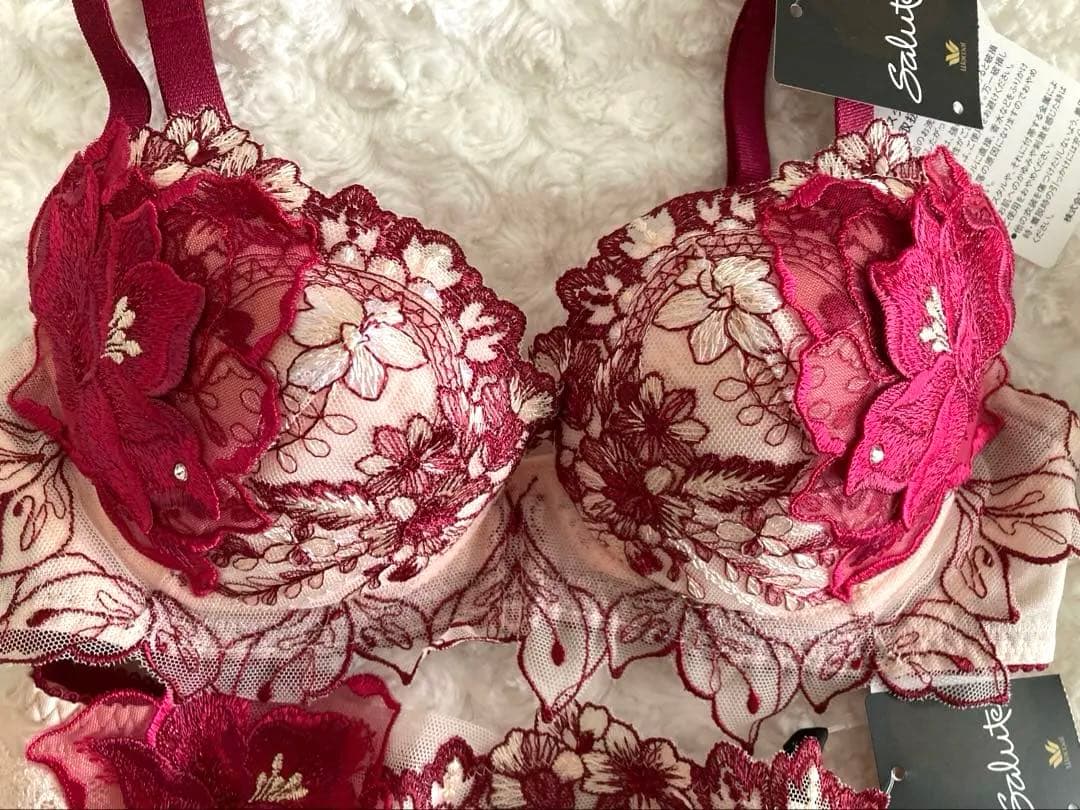 サルート/D65&M/王龍