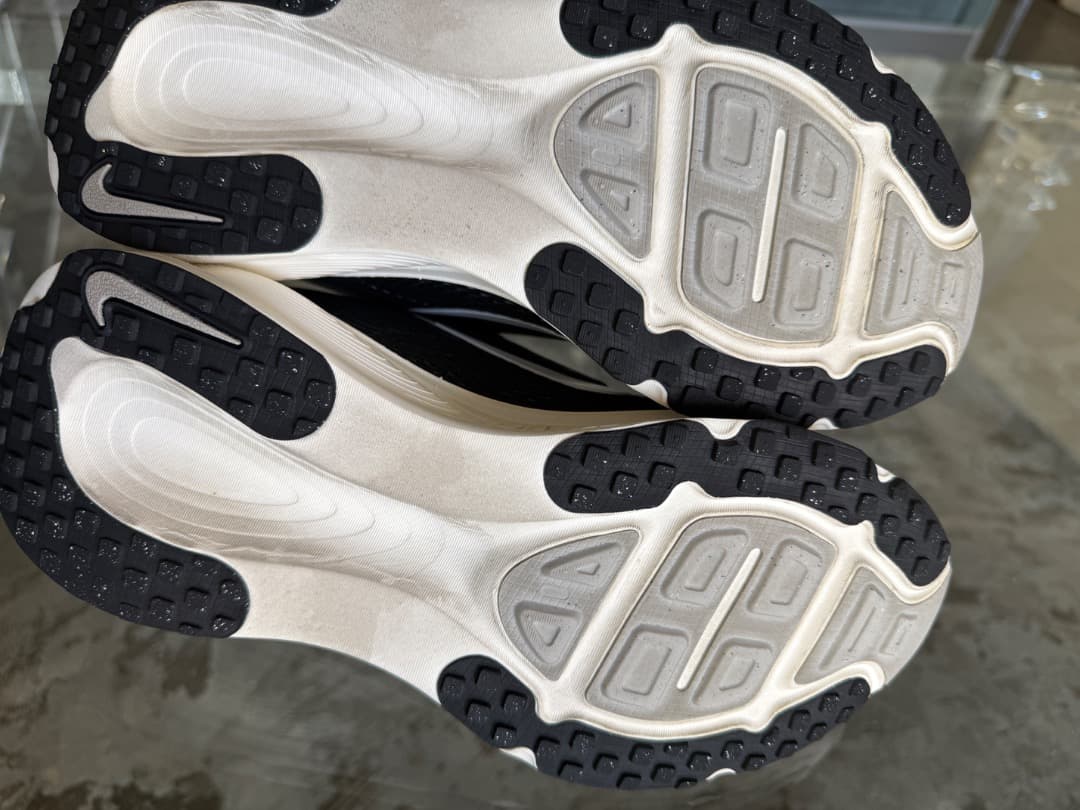 お買い得 1.6万購入2025年最新 NIKE Vomero ボメロ BLACK