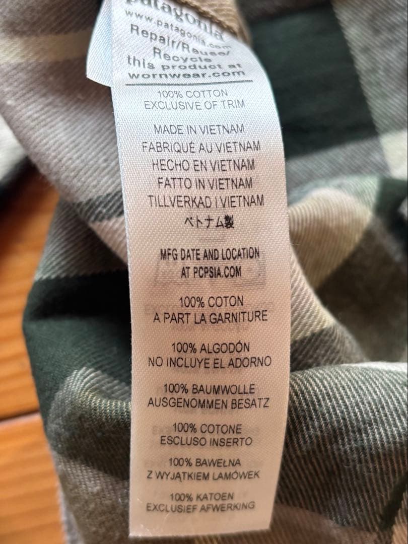 パタゴニア　チェック柄カーキグリーン系　フランネルシャツ　Sサイズ　2025製？