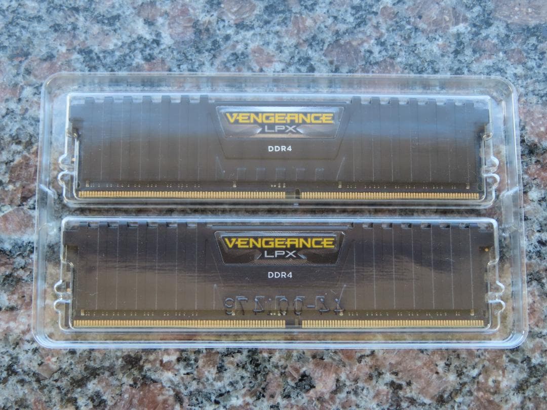 ノ*タ様 Corsair Vengeance LPX DDR4 32GB 300