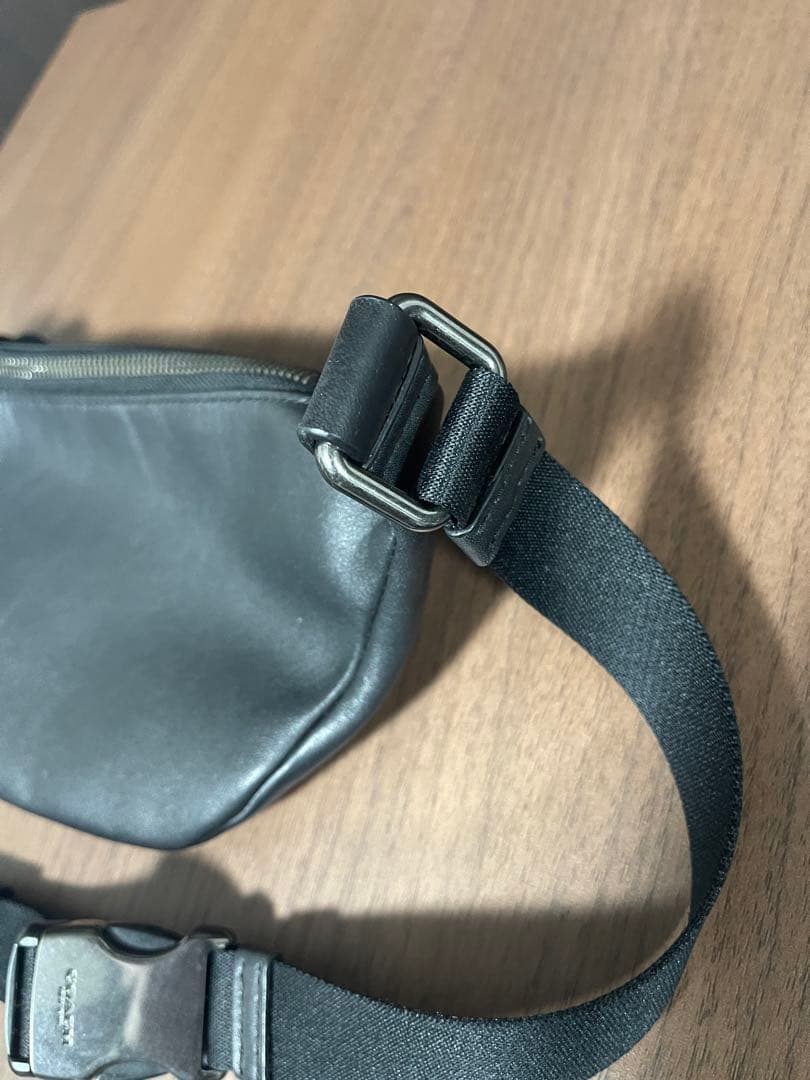【coach】コーチ　レザー　ボディ　ウエスト　バッグ　ブラック　黒