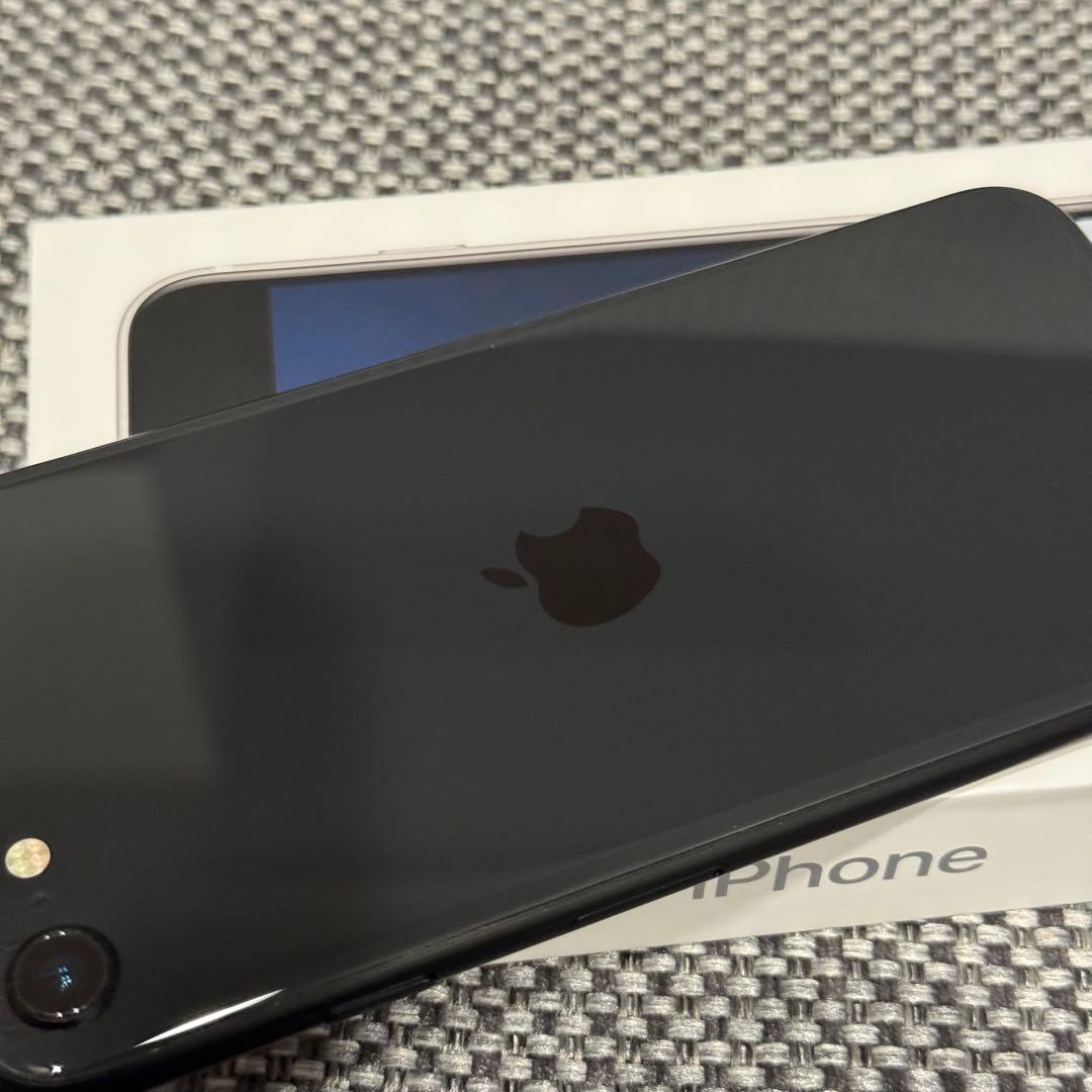 iPhoneSE 第二世代 64GB ブラック　SIMフリー　82%