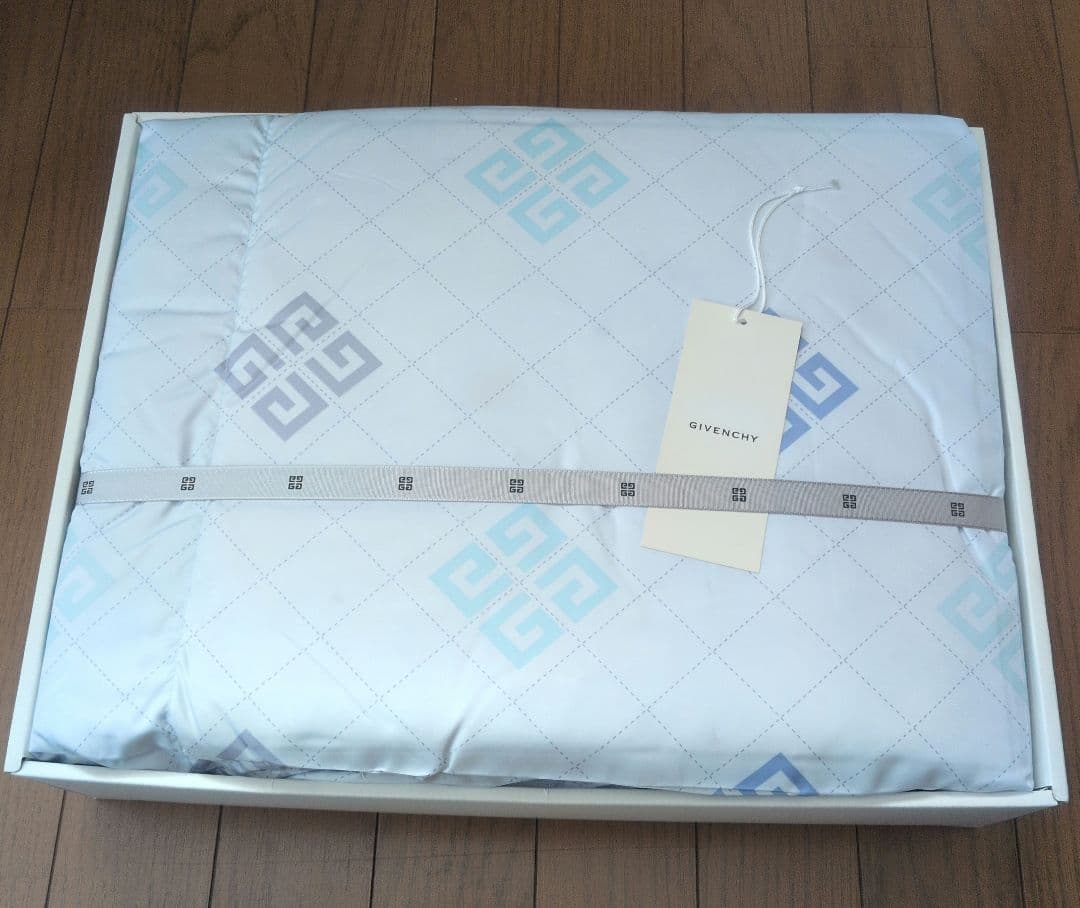 【新品未使用】ジバンシー 洗える羽毛肌掛ふとん