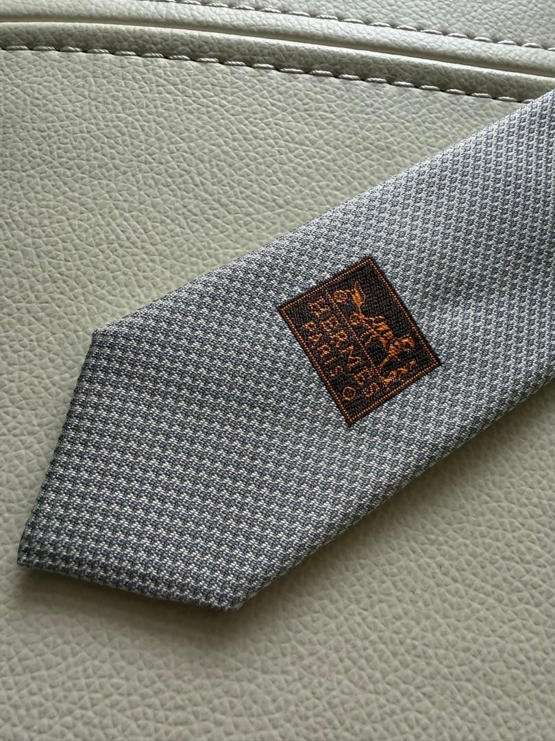 【極美品】エルメス HERMES ネクタイ シルク フランス製 ライトグレー