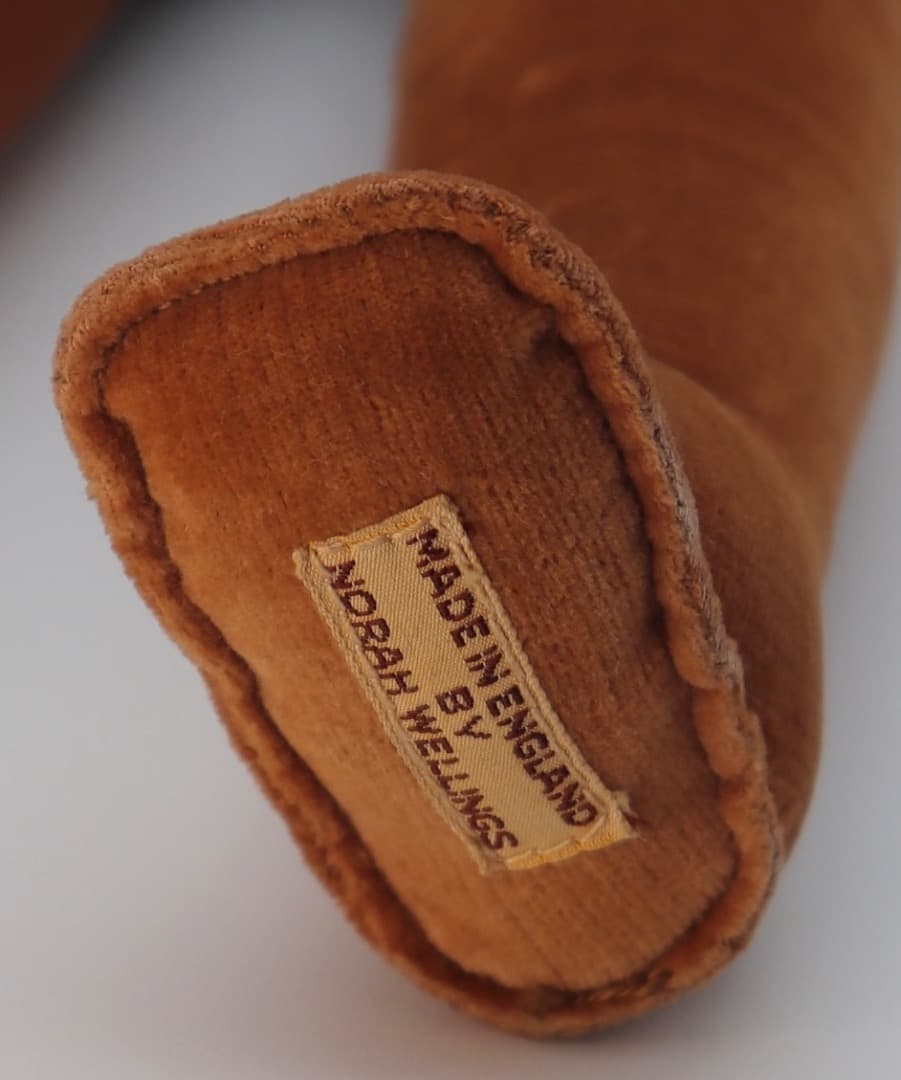 ビンテージ、ノラ・ウィリングス カナダ警察の赤い制服の布製人形 35cm