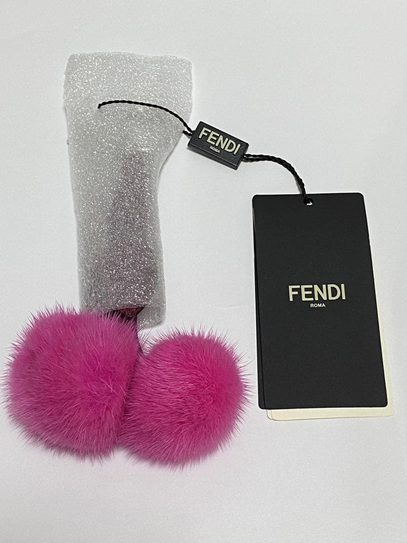 【ぽんちゃん】FENDI ピンク ファーボンボンキーホルダー