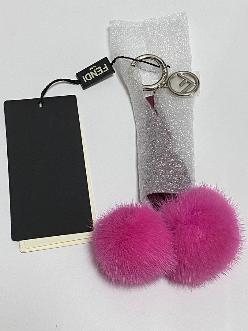 【ぽんちゃん】FENDI ピンク ファーボンボンキーホルダー