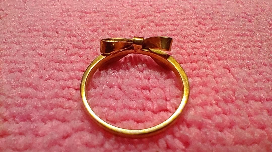 リボン型金色リング