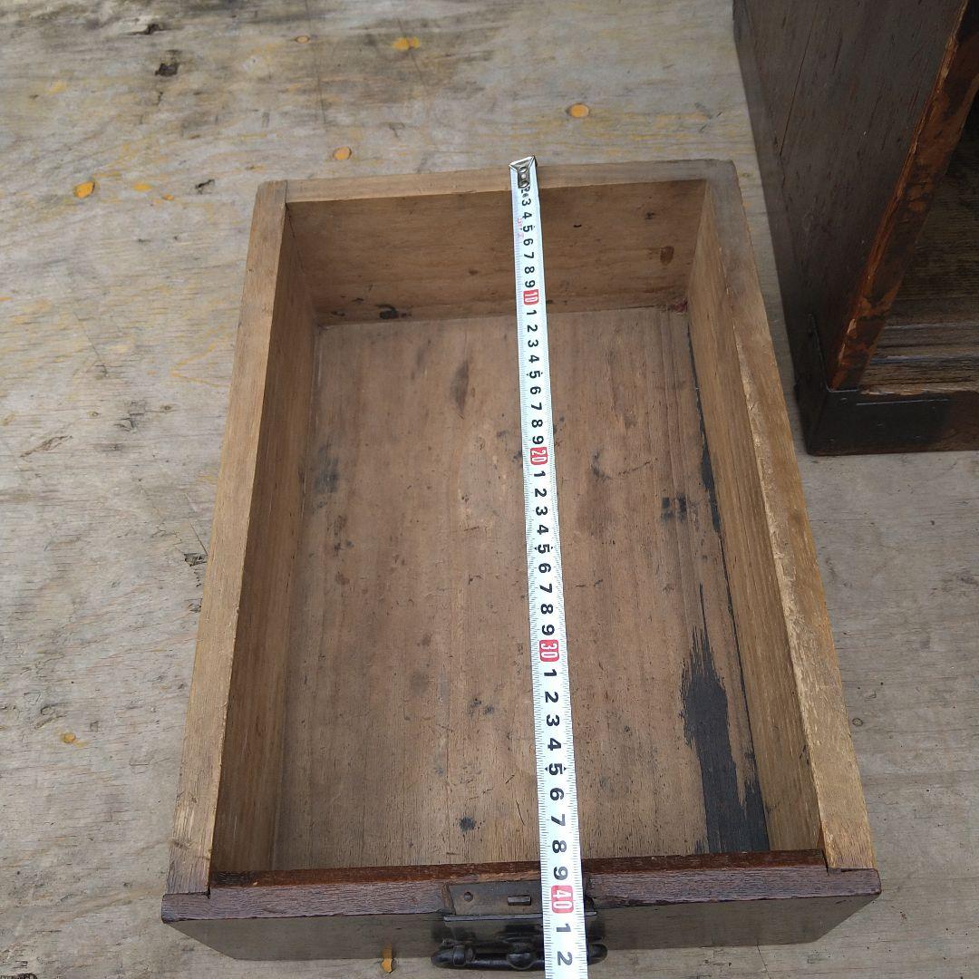 伝統的な日本の木製箪笥