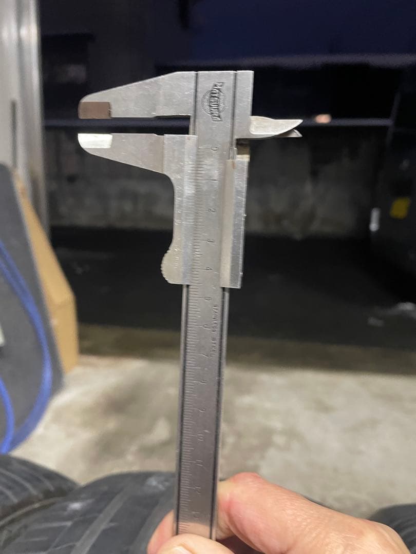 送料込み‼️MOMO 18インチサマータイヤ 225/40R18 4本セット