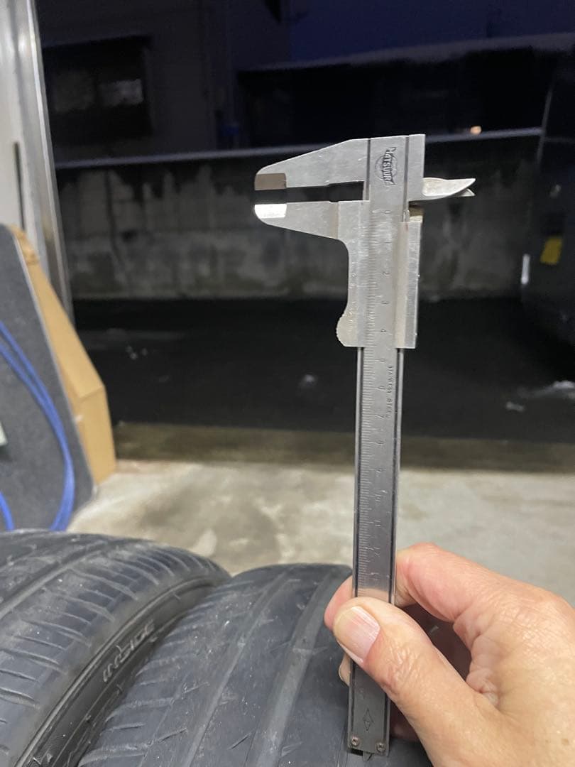 送料込み‼️MOMO 18インチサマータイヤ 225/40R18 4本セット