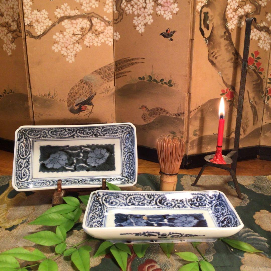 A581 古伊万里　染付　見込牡丹　タコ唐草紋様　隅入　長皿　2枚
