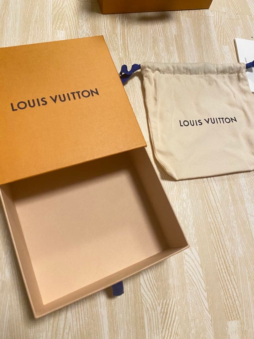 LOUIS VUITTON エピレザー ベルト