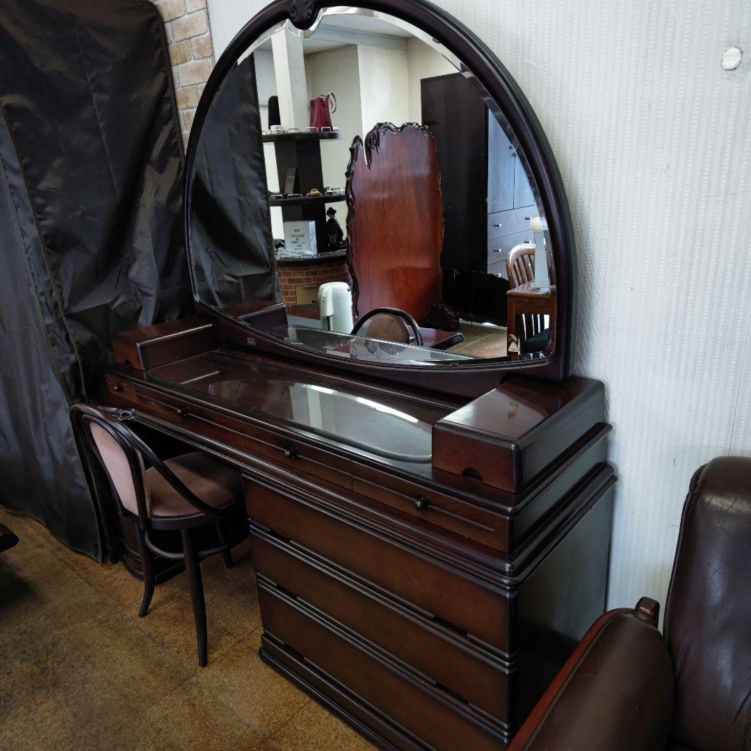 大型のドレッサー