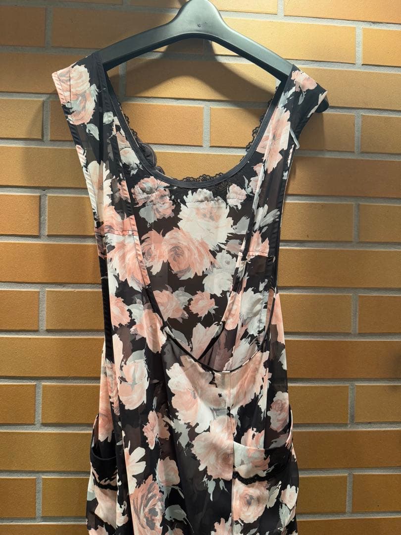 花柄エプロン フリル付き