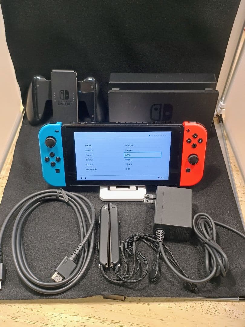 Nintendo Switch 本体一式　スイッチ付属品あり。