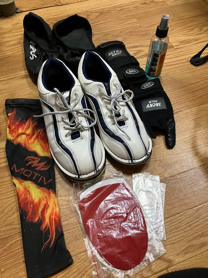 Jackal 赤ボウリングボールとスペアボール シューズ、カバン全てセット