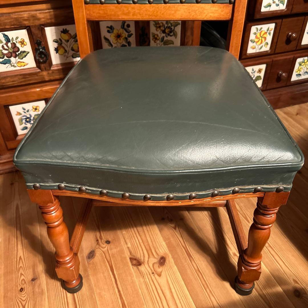 アンティーク調の椅子【同じものが5脚あり】