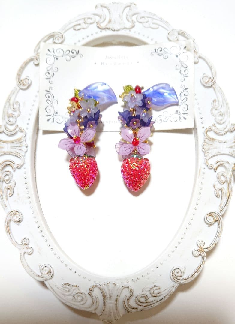 たわわなイチゴ　ピアスorイヤリング