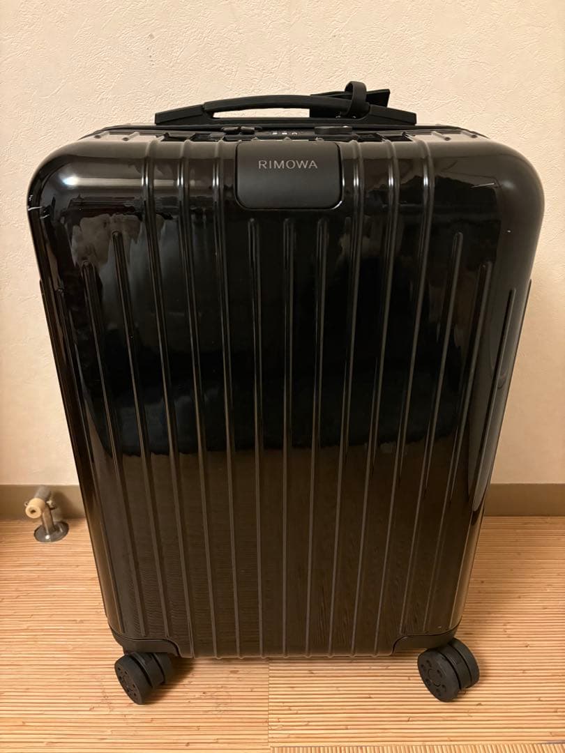 RIMOWA エッセンシャルライト キャビン ブラック