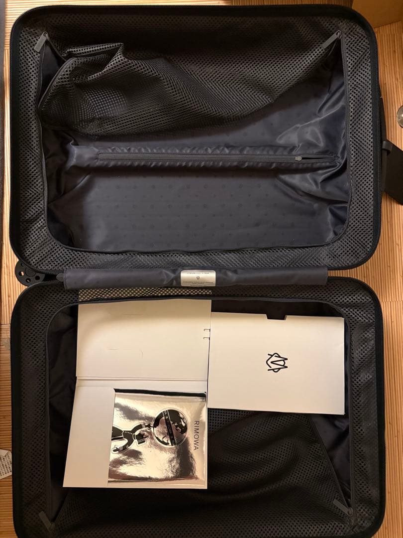 RIMOWA エッセンシャルライト キャビン ブラック