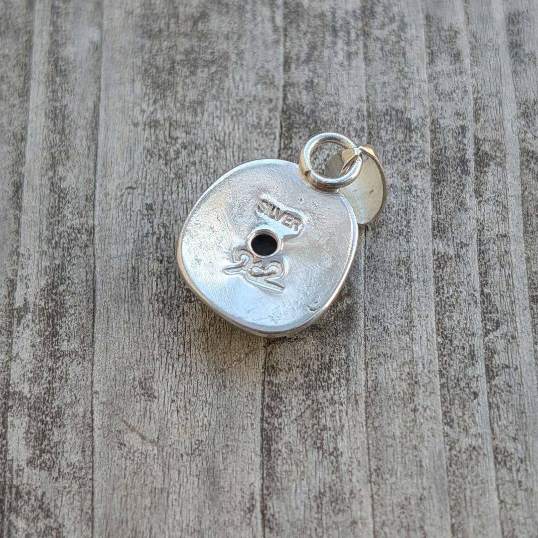 ハンドメイドの糸魚川翡翠　トップ　インディアンジュエリー風　オールハンドメイド