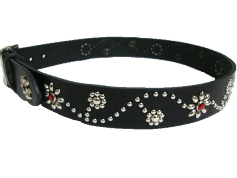 栃木レザー　フラワー型スタッズベルト　黒（レッドスポッツ）４０ｍｍ幅　一枚革