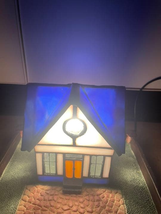 ガラス工芸/ステンドグラス【ステンドガラスのハウス型ライト/青い三角屋根と丸窓
