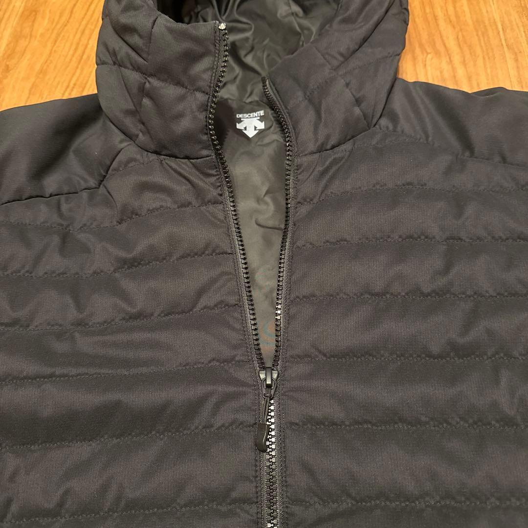 デサント　黒 フード付き ダウンジャケット