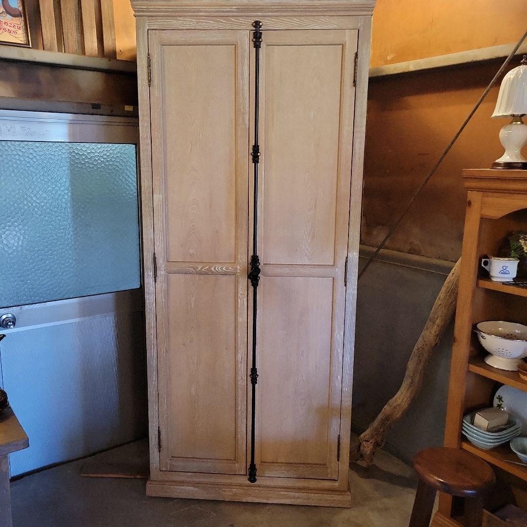引き取り限定大型家具　アンティーク風木製ワードローブナチュラルウッド