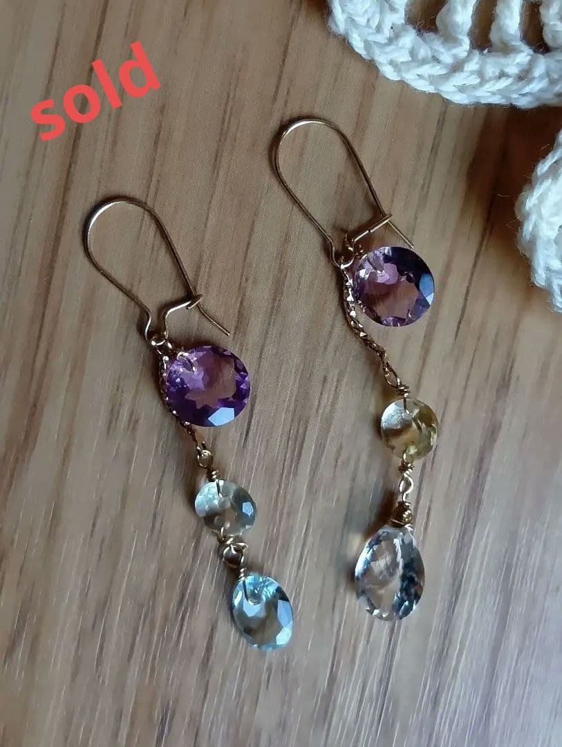 531/14kgf宝石質２チャームアシメントリーピアス　大粒アメジスト